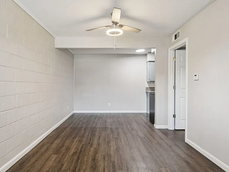 Loft on Louise — Photo 20