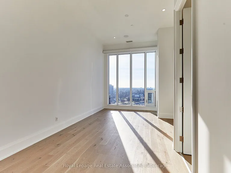 21 Park St E #1803 — Photo 17