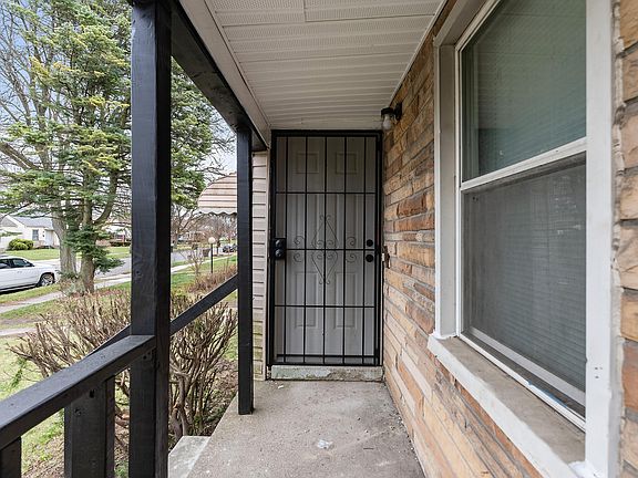 4th image of 9623 Sorrento St