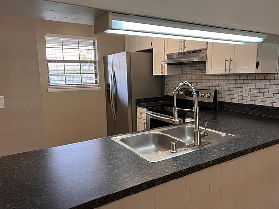 4th image of 225 Carmel Dr