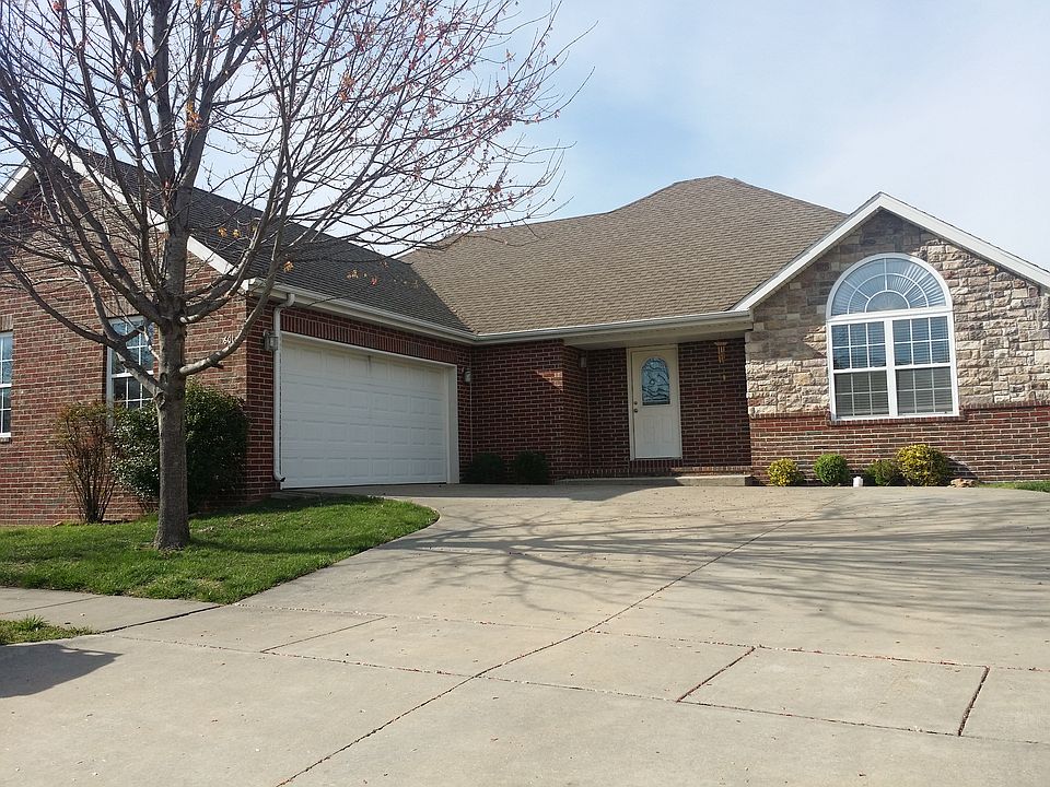 1st image of 601 E Thornhill Dr