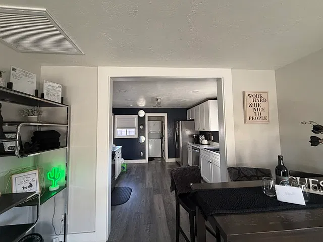 2 bed, 1.5 bath, 813 sqft, $2,100 — Photo 4