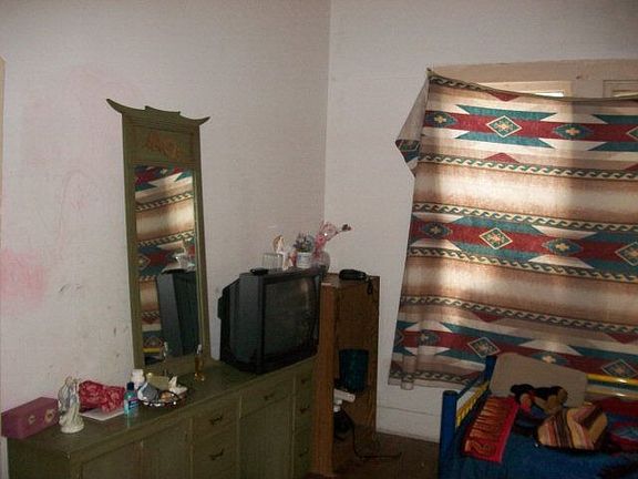 4th image of 306 W Richard Ave