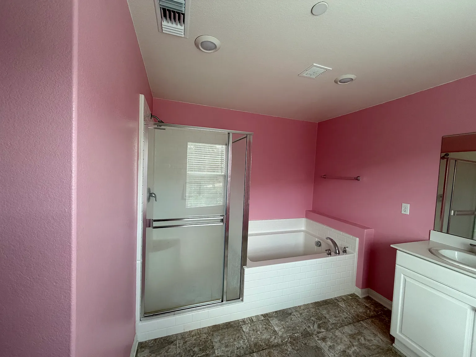 4 bed, 3000 sqft, $1,200 — Photo 4
