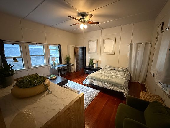 2nd image of 826 S Burlington Ave #4