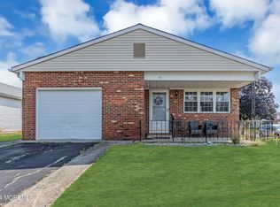 31 Roxton Pl, Toms River, NJ