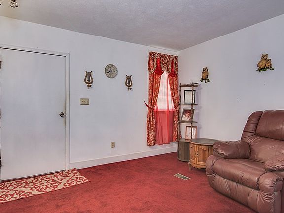 3rd image of 3010 Carswell Dr
