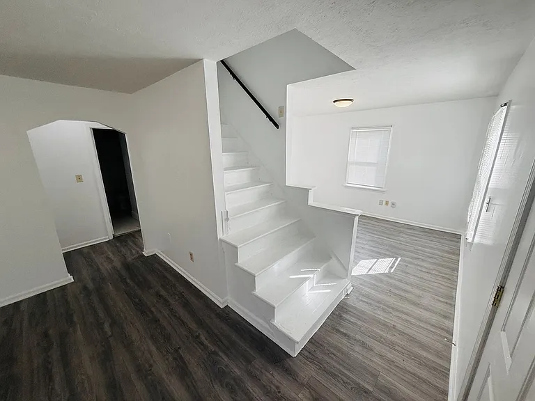 184 Mills Dr — Photo 4
