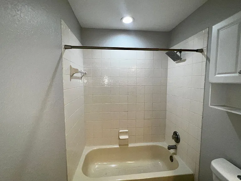 2620 Regency Oak Ln — Photo 25