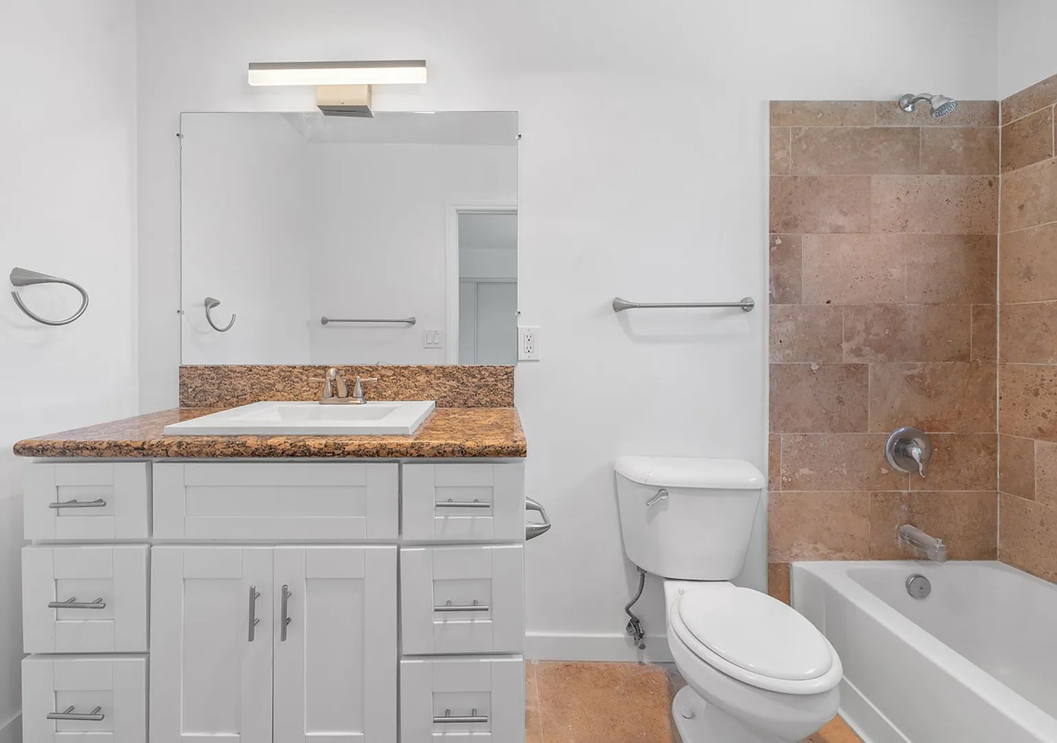 1413 Hemlock — Photo 3