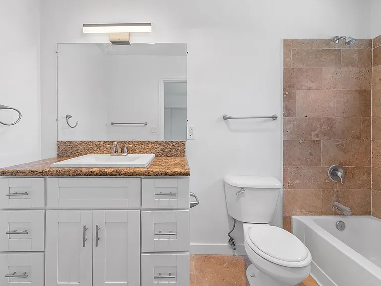 1413 Hemlock Ave — Photo 3