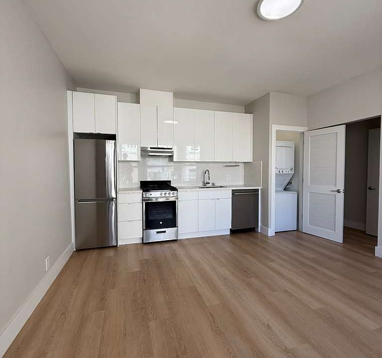 1st image of 2942 Franklin St APT 14