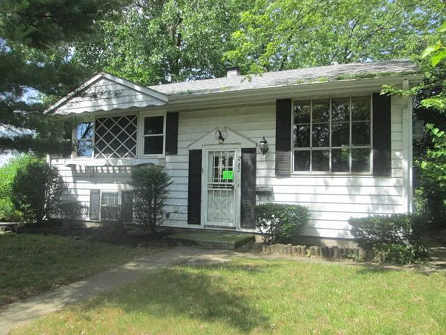 282 Chappel Ave photo 1