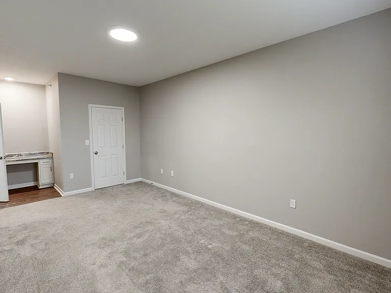 Burlington Oaks Apartments — Photo 48