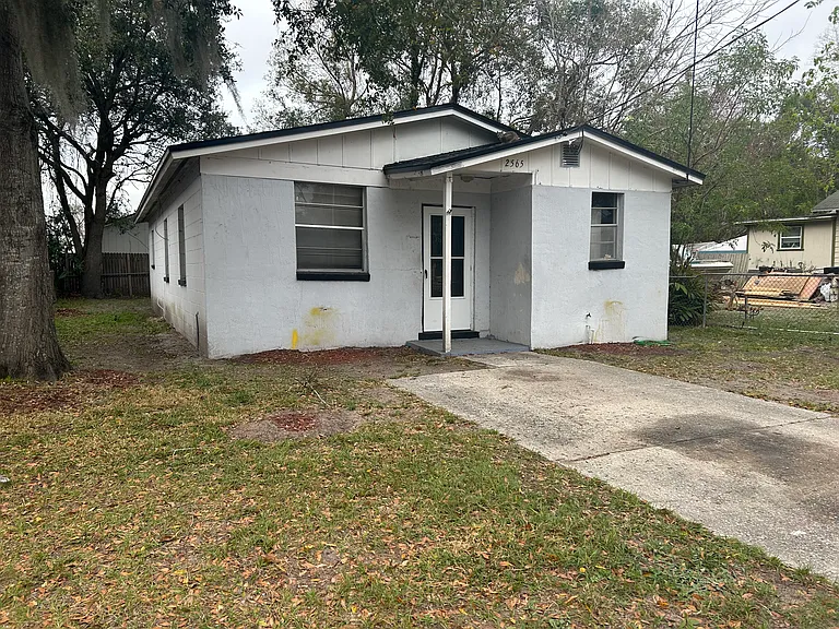 2565 Calvin St — Photo 3
