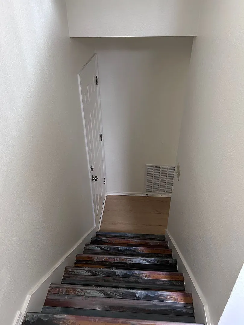 Beautifully Updated Fairwood Cul-de-Sac Home Fresh Paint Throughout! — Photo 2