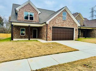 4390 Oaks Royal Dr, Memphis, TN 38128