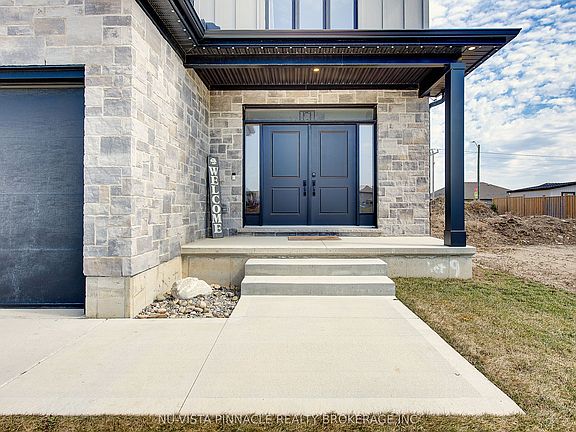 3rd image of 24 Kelly Dr
