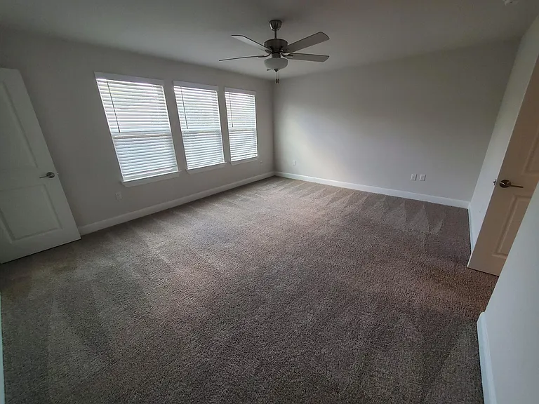 15610 Ellinger Dr — Photo 12
