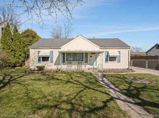 26414 Waldorf St, Roseville, MI