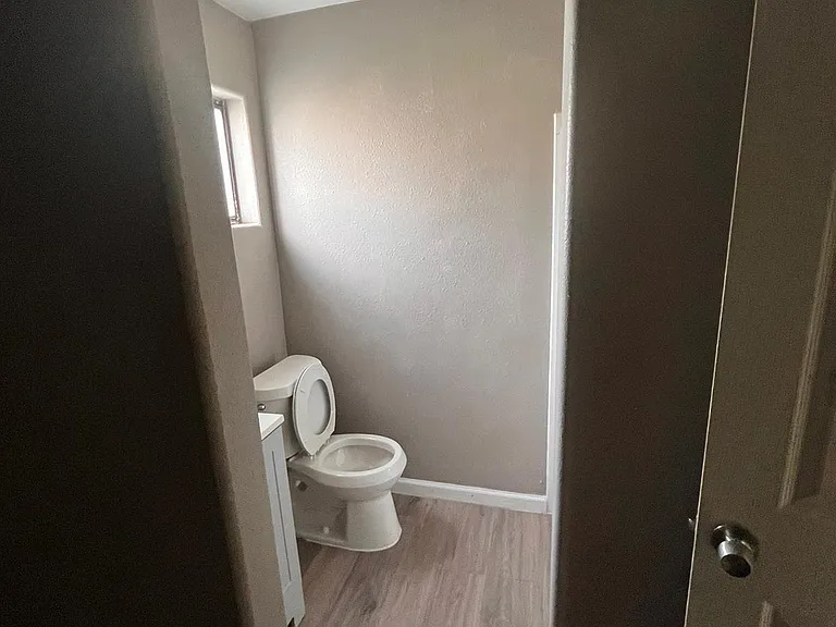 102 S Holland Ave — Photo 29