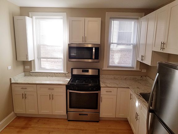 2nd image of 4931 W Cuyler Ave #2
