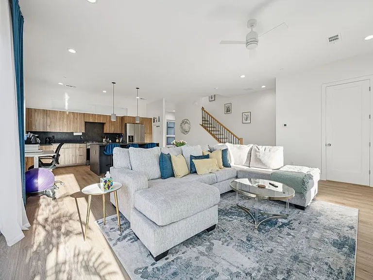 2206 Arroyo Ave — Photo 4