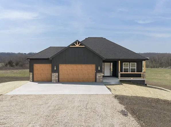 17801 246th St, Tonganoxie, KS 66086