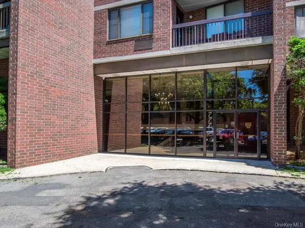 777 N Macquesten Parkway #203, Mount Vernon, NY 10552