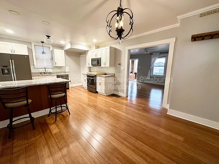 1112 Kelton Ave — Photo 3