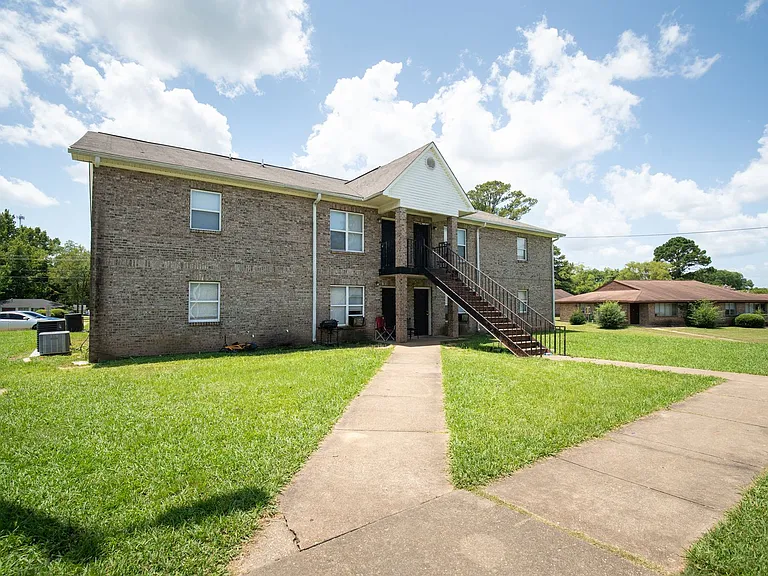 Hillcrest Estates — Photo 11
