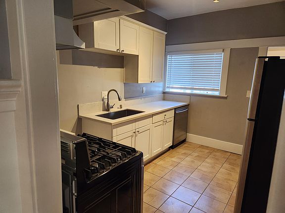 4th image of 1123 Echo Park Ave