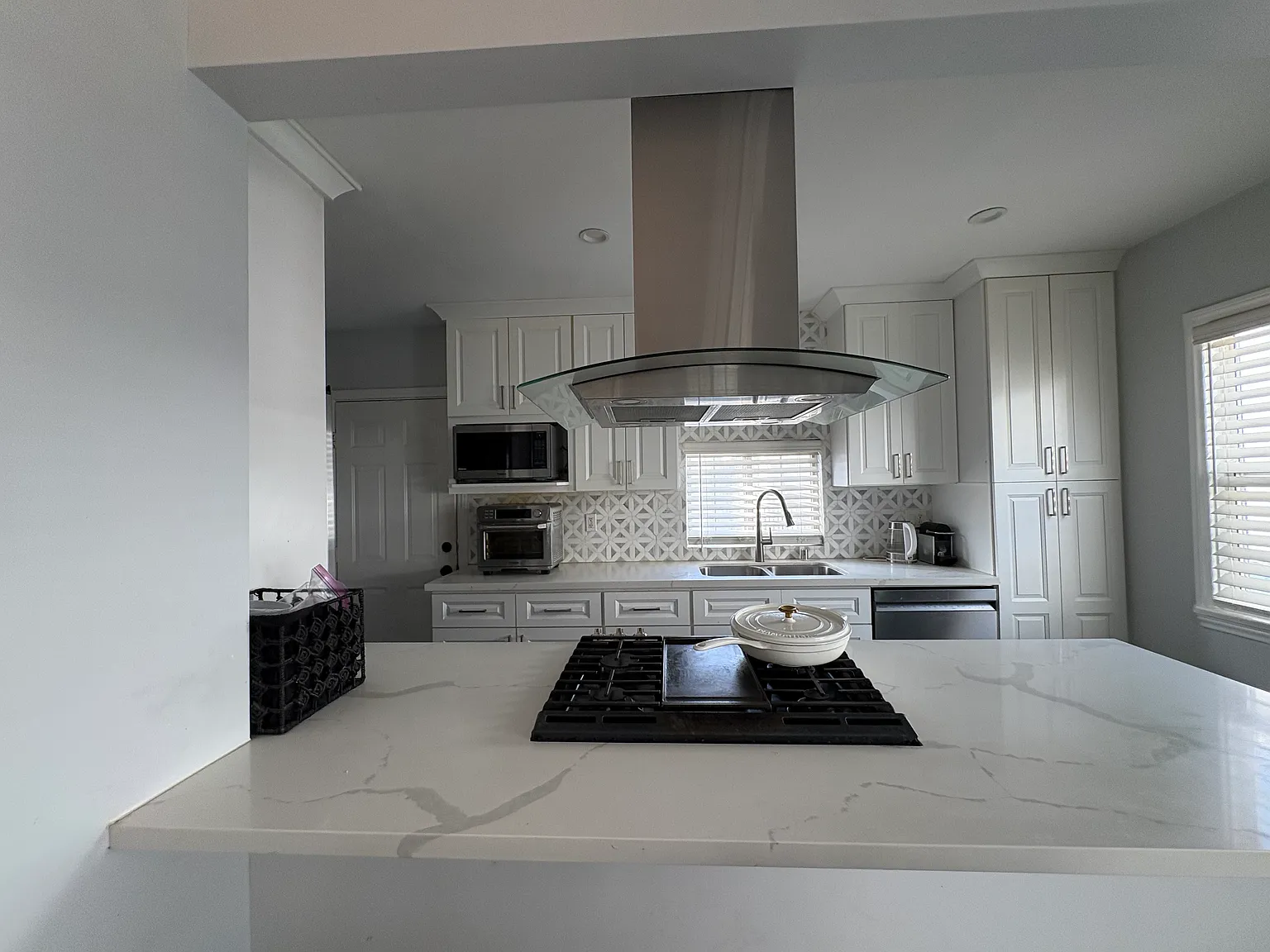2 bed, 800 sqft, $3,300 — Photo 4