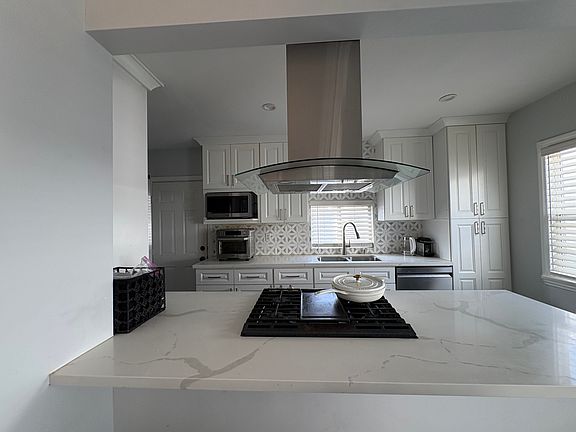 4th image of 1135 E 67th St