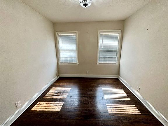 5th image of 112 Savannah St