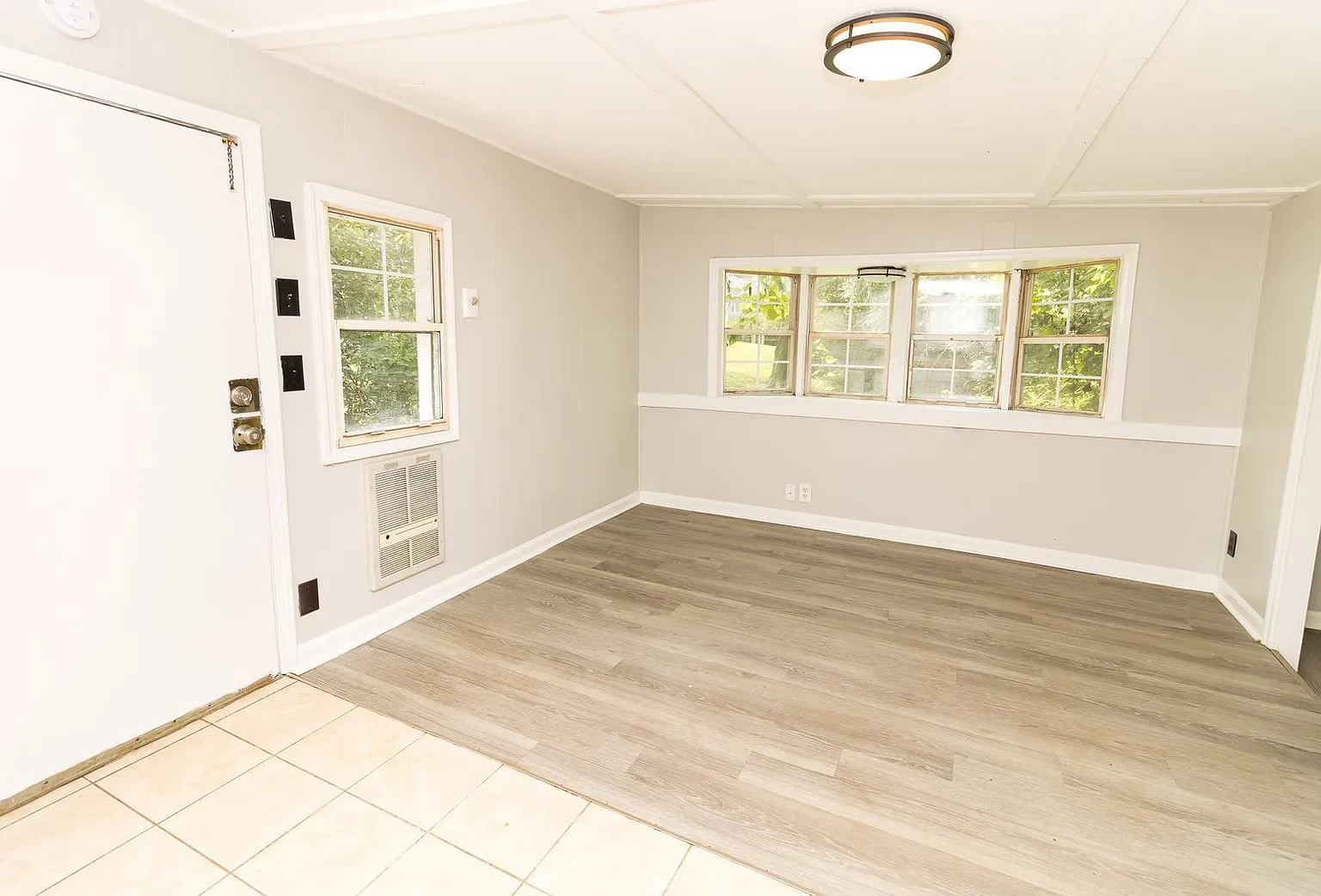 1 bed, 1.0 bath, 750 sqft, $895 — Photo 2