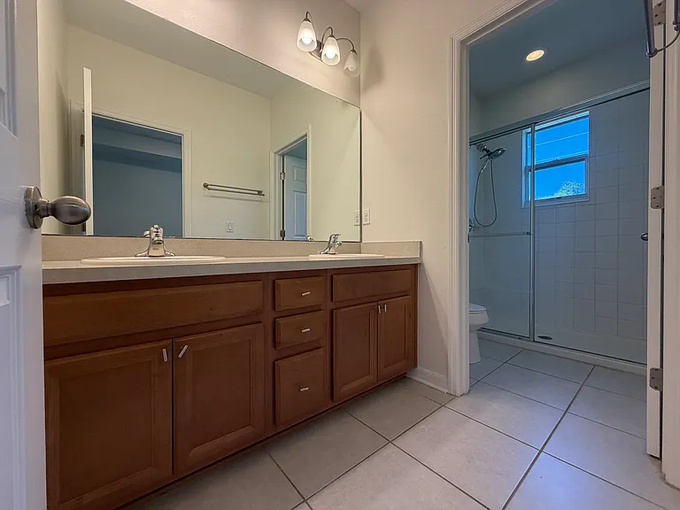 1018 Capitol Hill Ct — Photo 8
