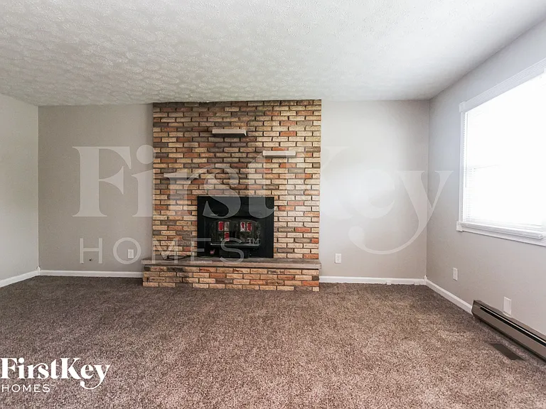 130 Circle Dr — Photo 2