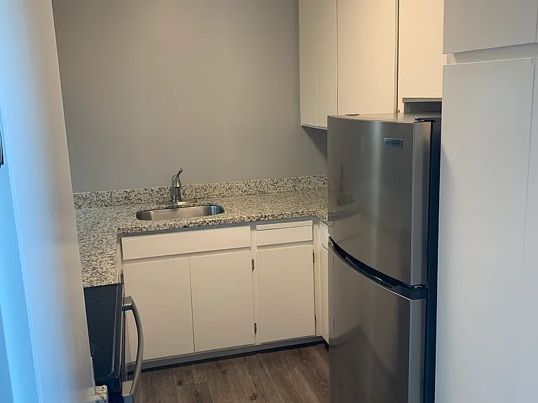 491 Courtland Dr #5 — Photo 2