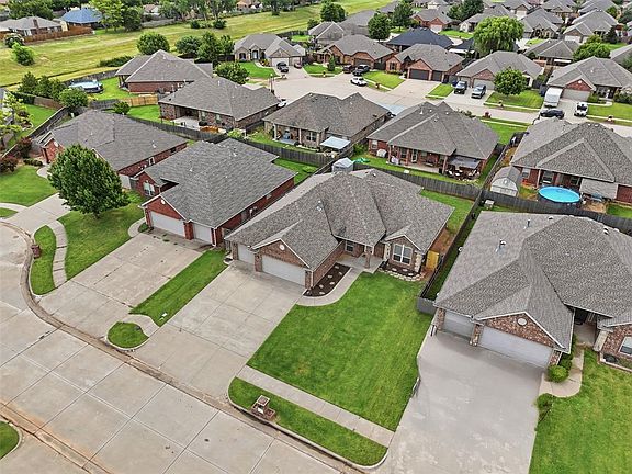 4th image of 542 W Broadpoint Court Way