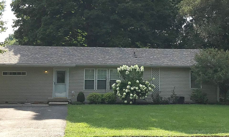 1st image of 571 Lakeview Dr