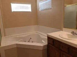 3 bed, 1703 sqft, $2,495 — Photo 3