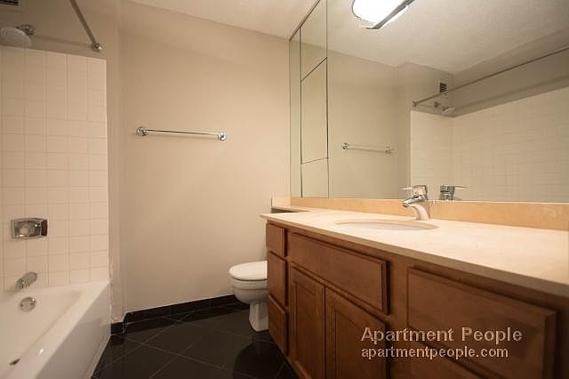 2nd image of 2625 N Clark St APT 708