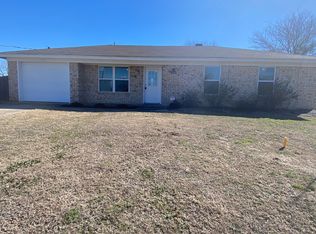 413 Berryhill Dr, Springtown, TX 76082