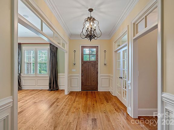 3rd image of 111 Harwick Ct