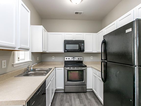 3rd image of 539 Big Bear Ln