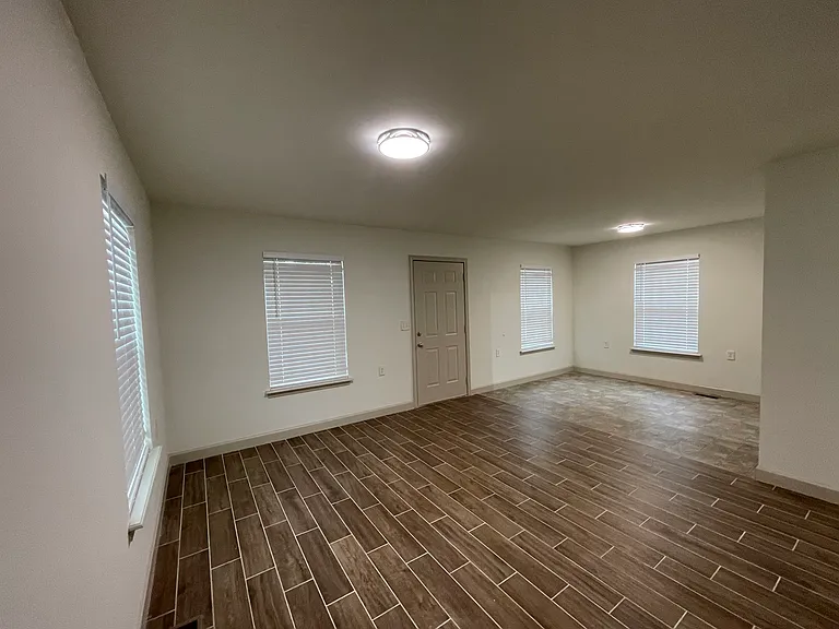 950 Smith St SW — Photo 7