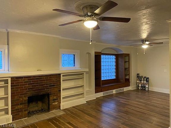 3rd image of 722 W 21st St