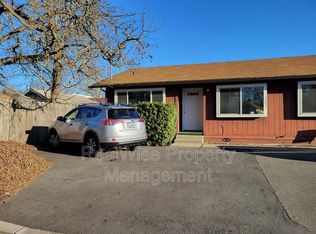 702 SW Isham St UNIT B, Grants Pass, OR 97526