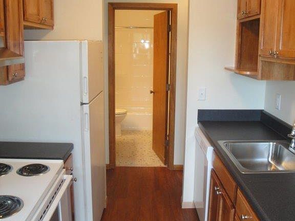 4th image of 1296 Pleasant Ave #101